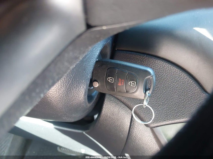KNADN4A32C6090186 2012 Kia Rio 1.6 Ex white