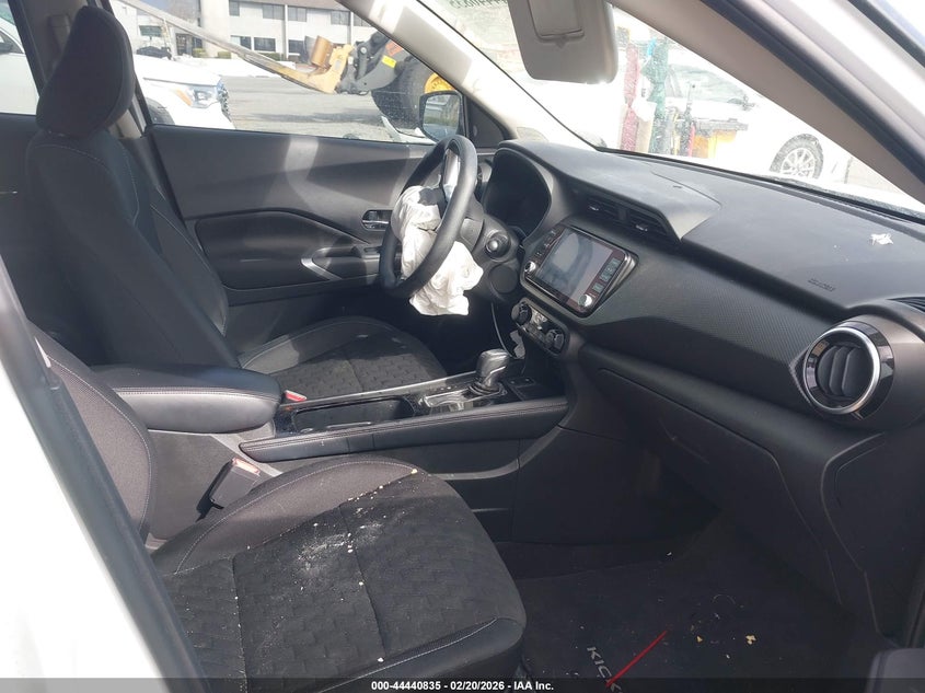 2022 Nissan Kicks Sv Xtronic Cvt