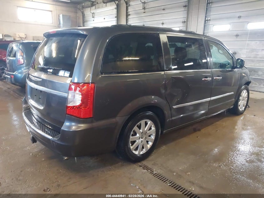 2016 Chrysler Town & Country Touring