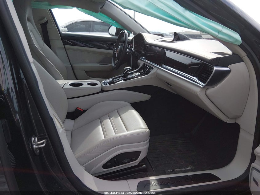 2022 Porsche Panamera 4/4 Platinum Edition/Platinum Edition