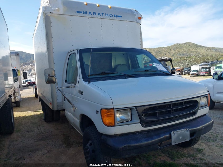 2002 Ford E-350 Cutaway Standard