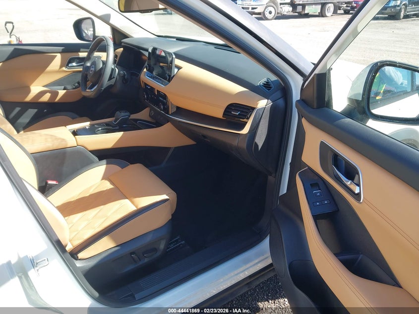 2023 Nissan Rogue Platinum Fwd