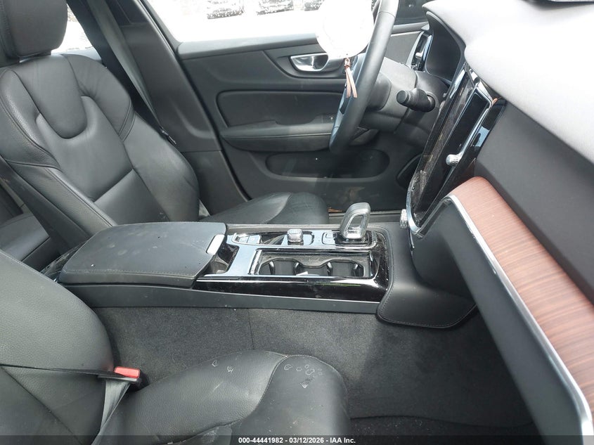 2024 Volvo S60 Recharge Plug-In Hybrid T8 Plus Dark Theme