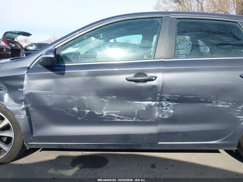 VIN KMHH35LE5JU040689 2018 HYUNDAI ELANTRA GT