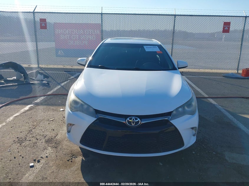 TOYOTA CAMRY - zdjęcie 13