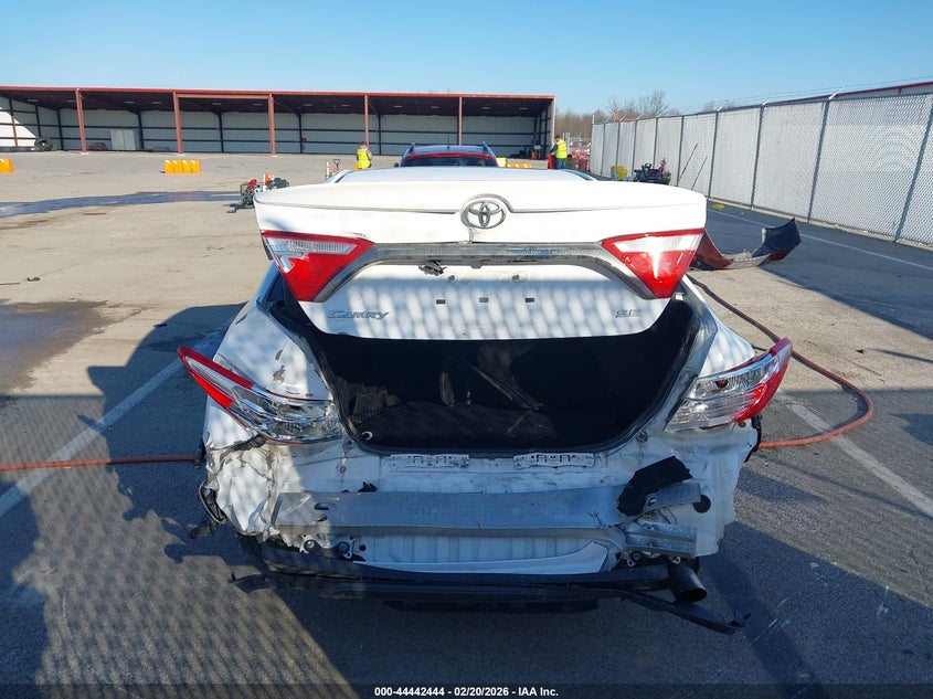 TOYOTA CAMRY - zdjęcie 17