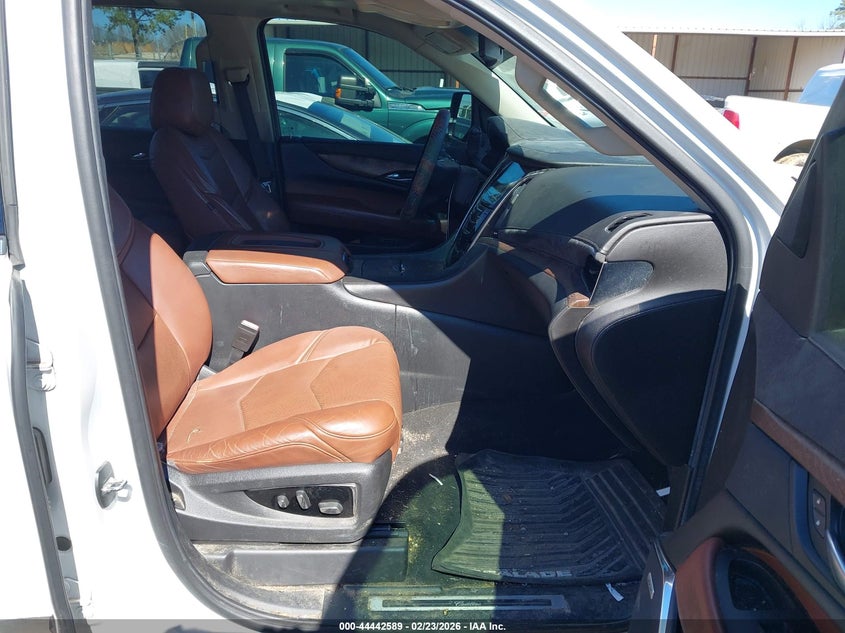 2016 CADILLAC ESCALADE ESV auction photo 5