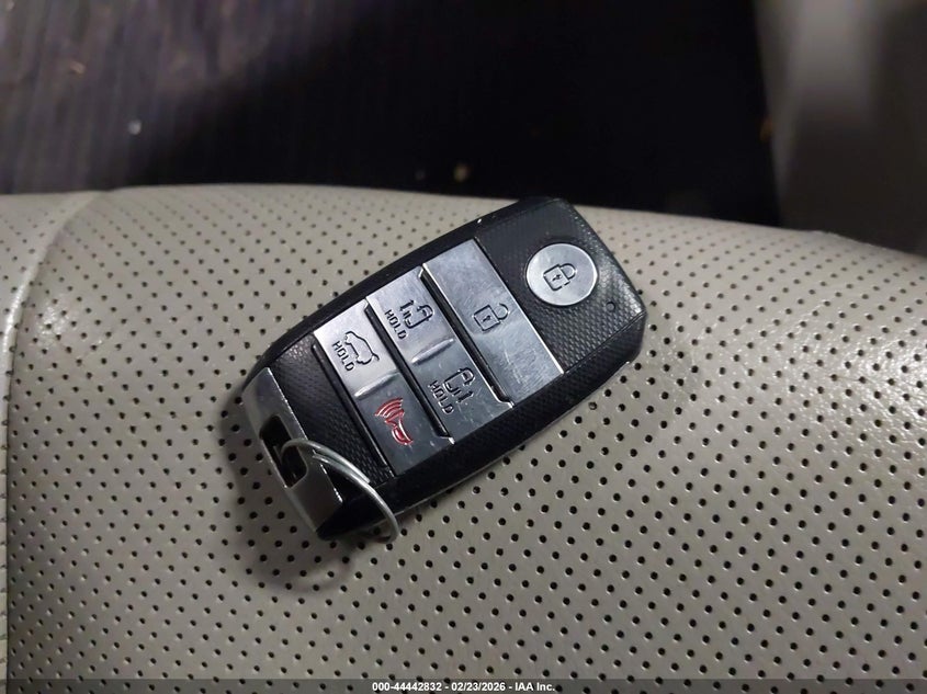 VIN KNDMB5C1XH6269418 2017 KIA SEDONA LX