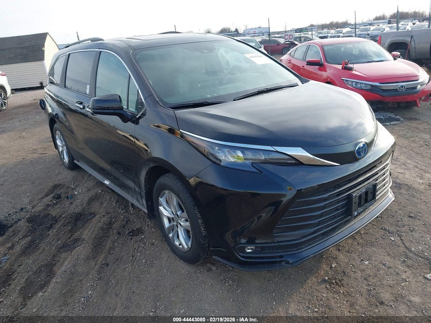 2025 Toyota Sienna Xle