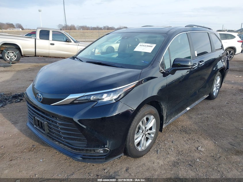 2025 Toyota Sienna Xle