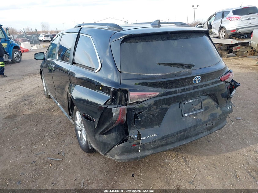 2025 Toyota Sienna Xle