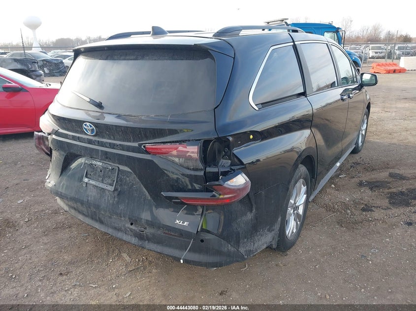 2025 Toyota Sienna Xle