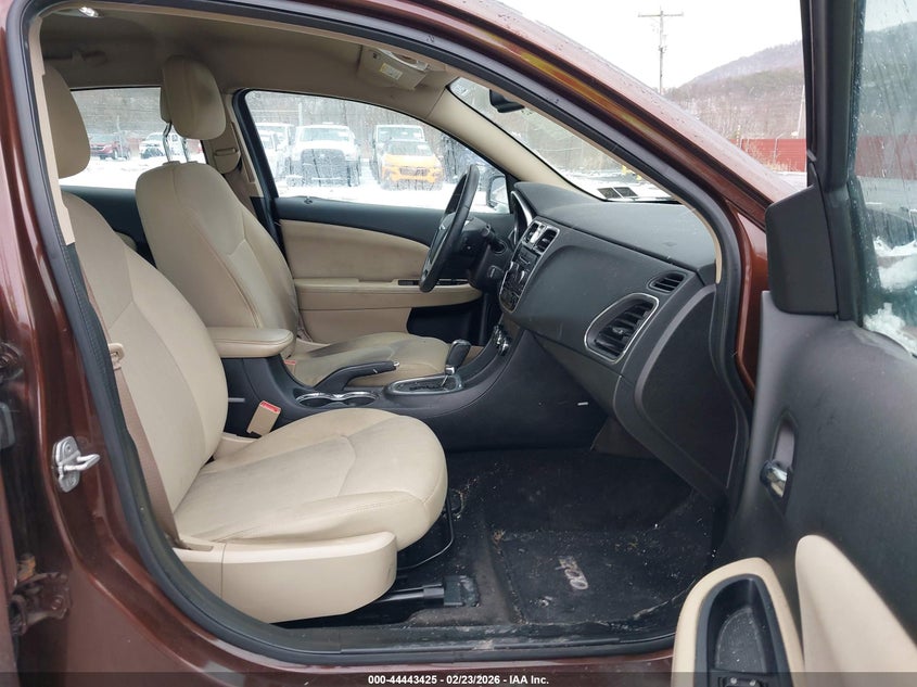 2013 Chrysler 200 Touring