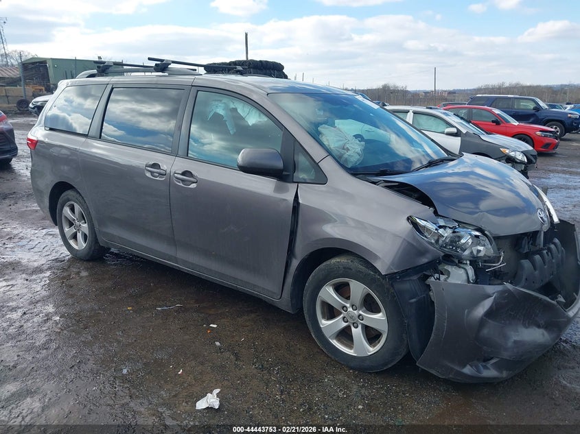 2016 Toyota Sienna Le 8 Passenger