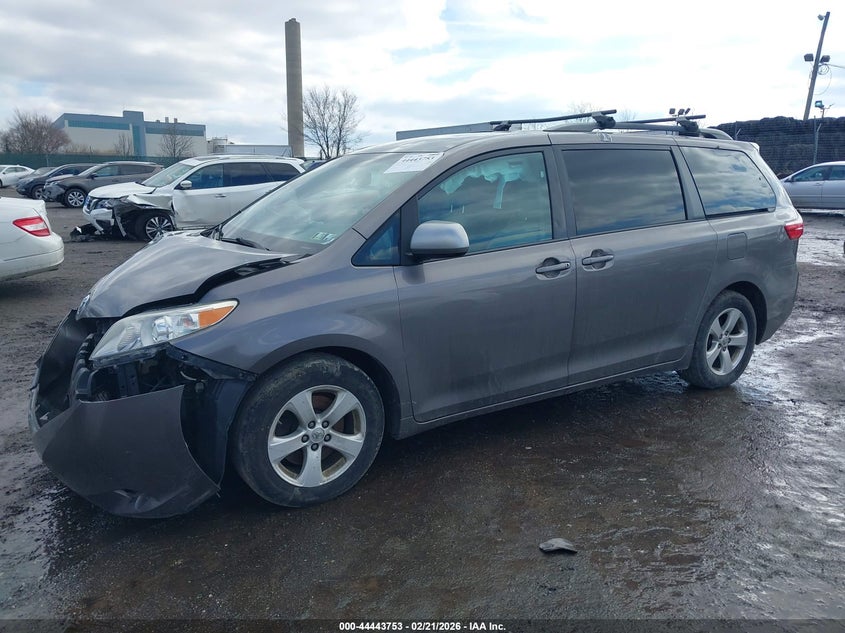 2016 Toyota Sienna Le 8 Passenger