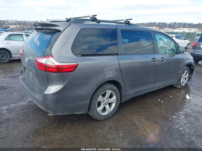 2016 Toyota Sienna Le 8 Passenger