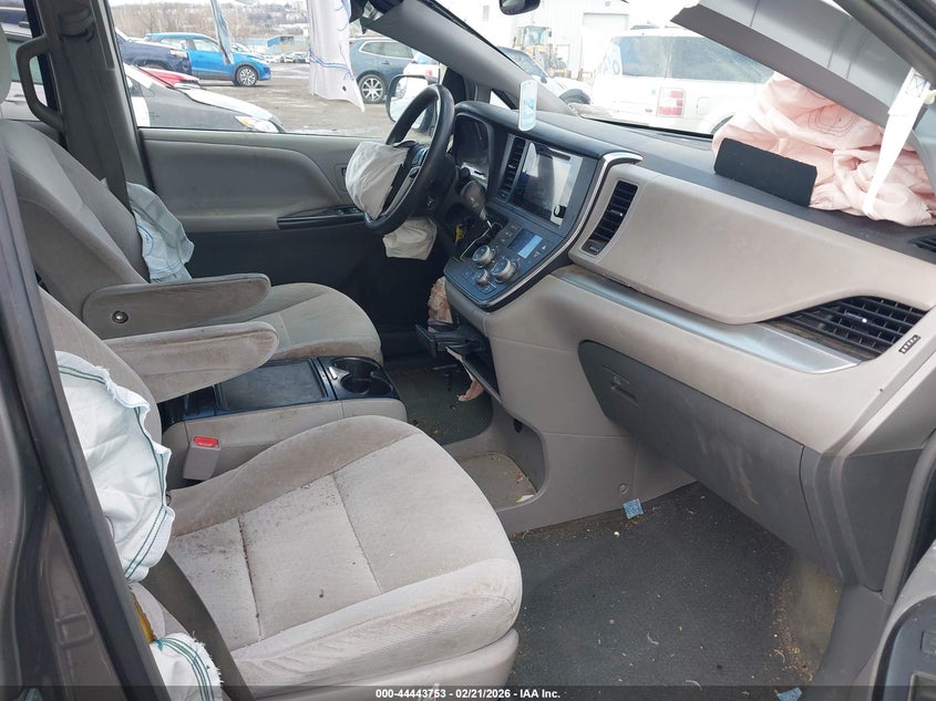 2016 Toyota Sienna Le 8 Passenger