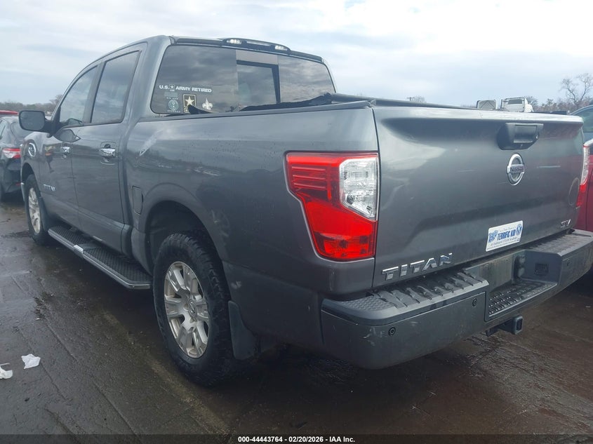 2017 Nissan Titan Sv