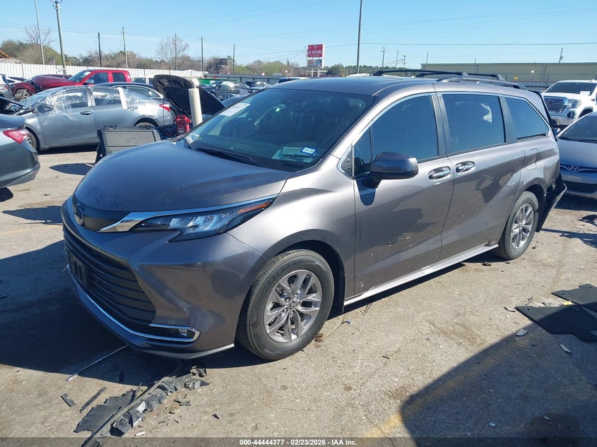 2023 Toyota Sienna Xle
