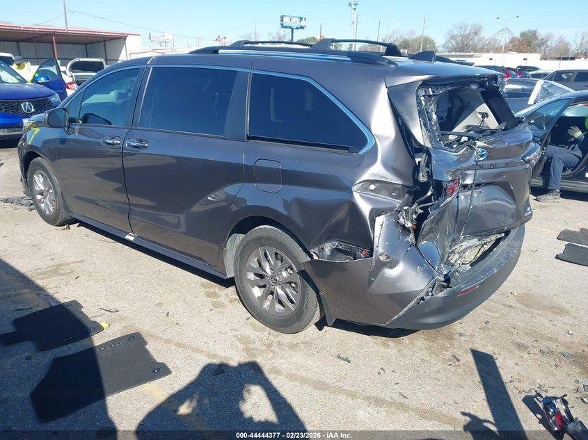 2023 Toyota Sienna Xle