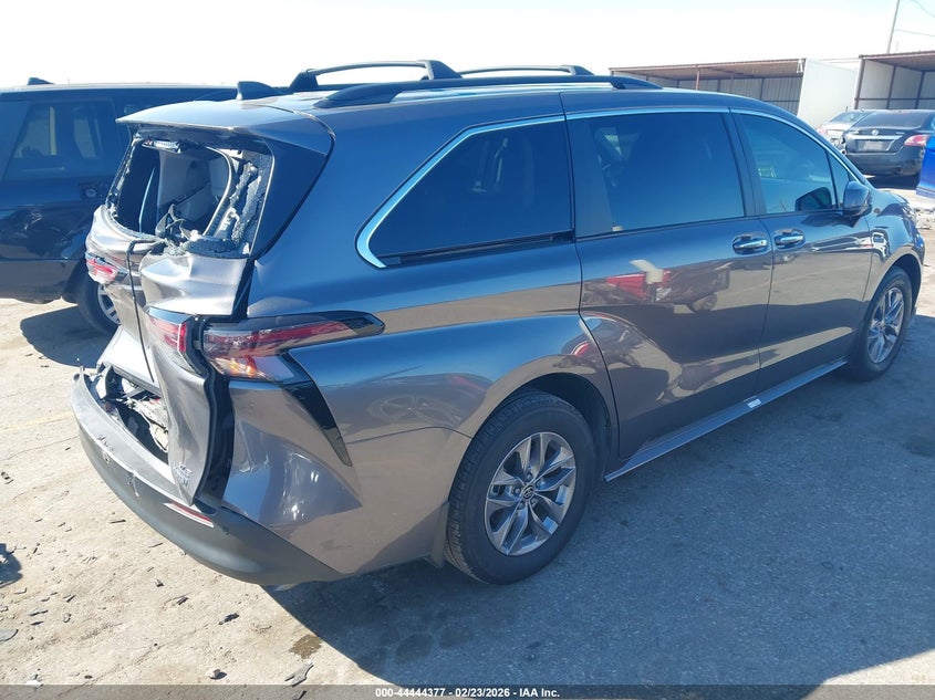 2023 Toyota Sienna Xle