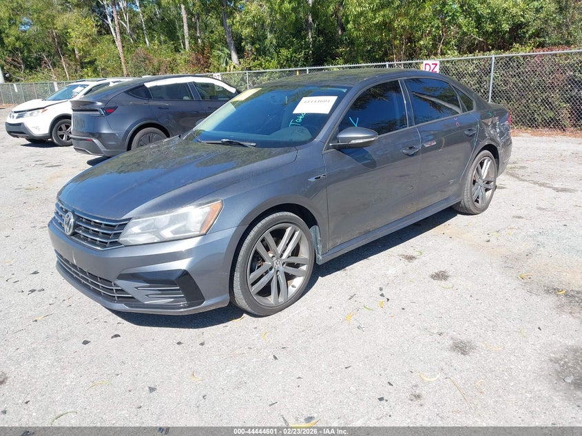 2018 Volkswagen Passat 2.0T R-Line/2.0T S