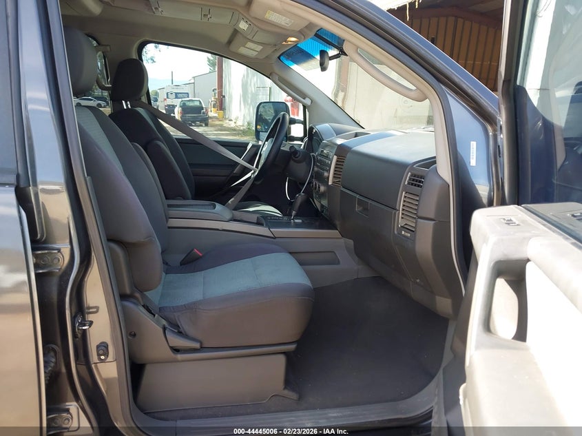 2005 Nissan Titan Se