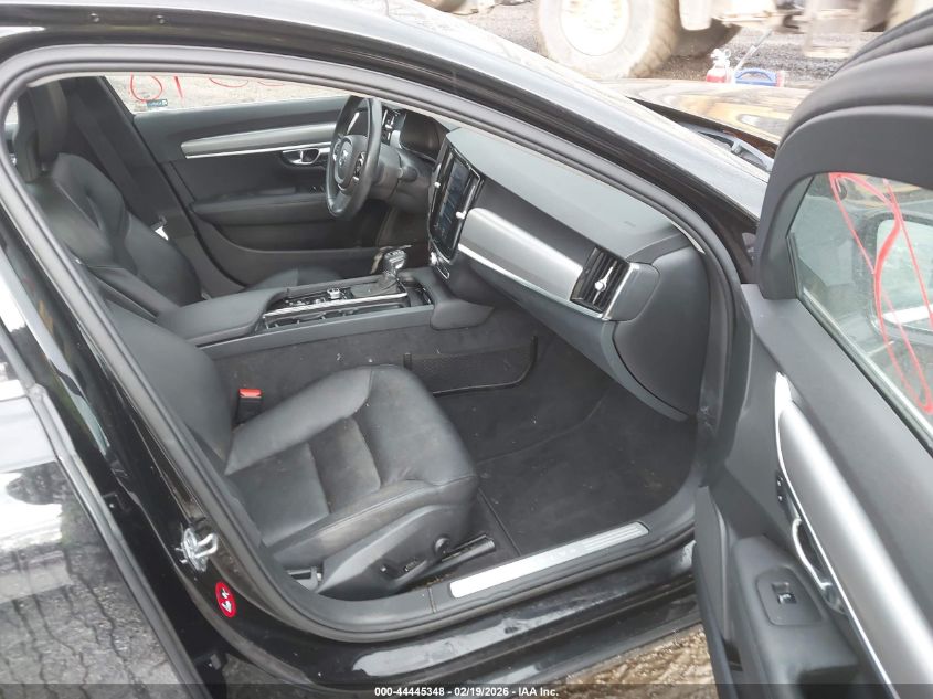 2017 Volvo S90 T6 Momentum