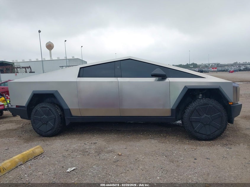 2024 Tesla Cybertruck All-Wheel Drive VIN: 7G2CEHED9RA027148 Lot: 44445419