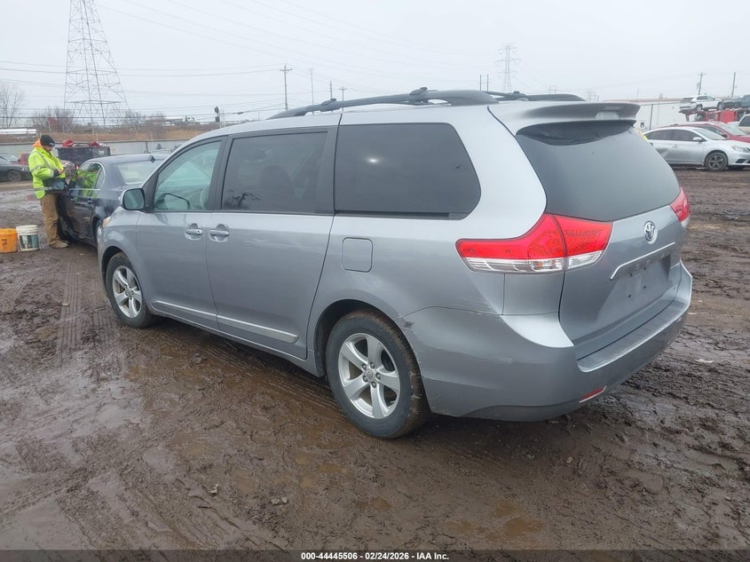 2011 Toyota Sienna 3.5 Le V6 silver Lot 111044445506 Vin 5TDKK3DC2BS083746
