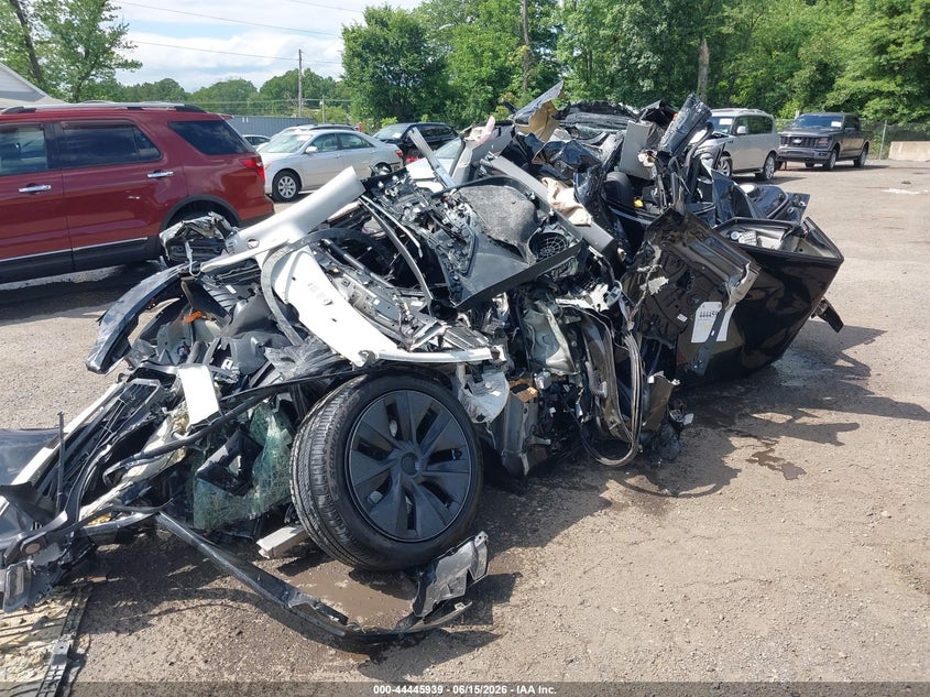 2024 Tesla Model Y 7SAYGDED9RF155424 photo 1