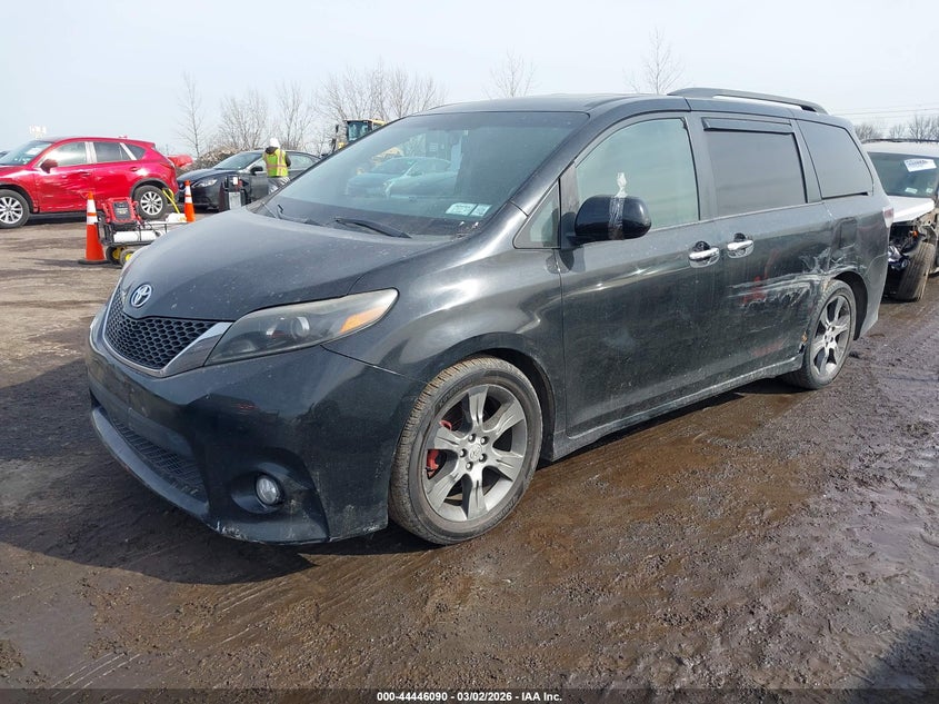 2015 Toyota Sienna Se 8 Passenger