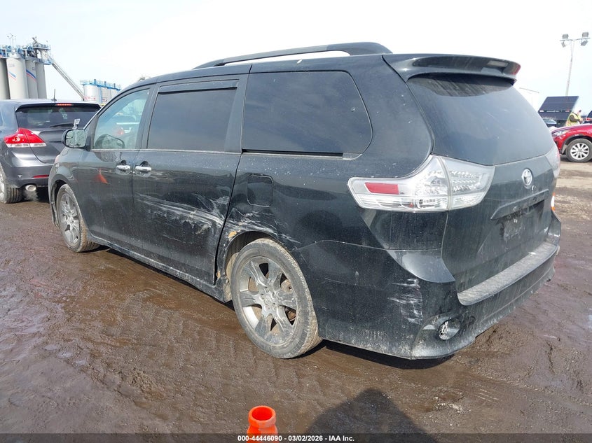 2015 Toyota Sienna Se 8 Passenger
