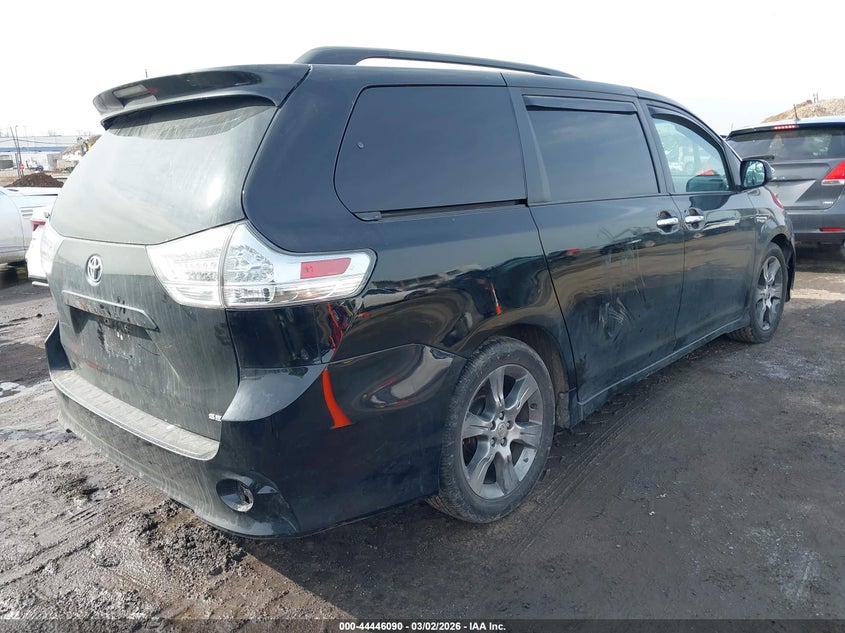 2015 Toyota Sienna Se 8 Passenger