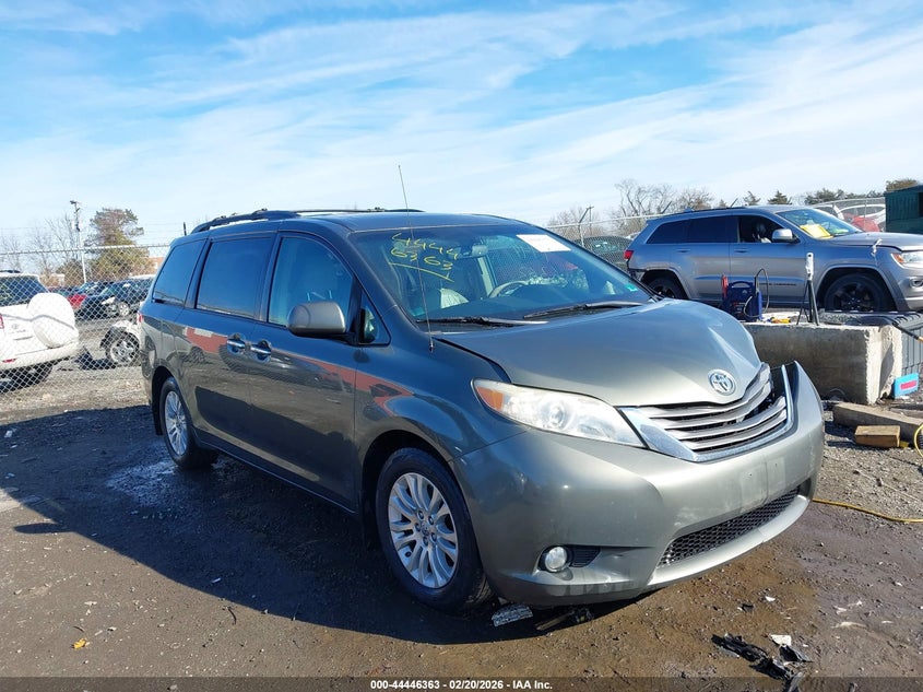 2012 Toyota Sienna Xle V6 8 Passenger
