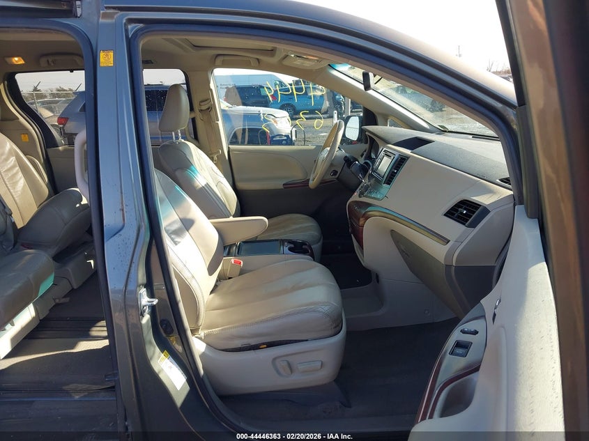 2012 Toyota Sienna Xle V6 8 Passenger