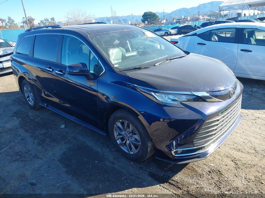 2023 Toyota Sienna Xle