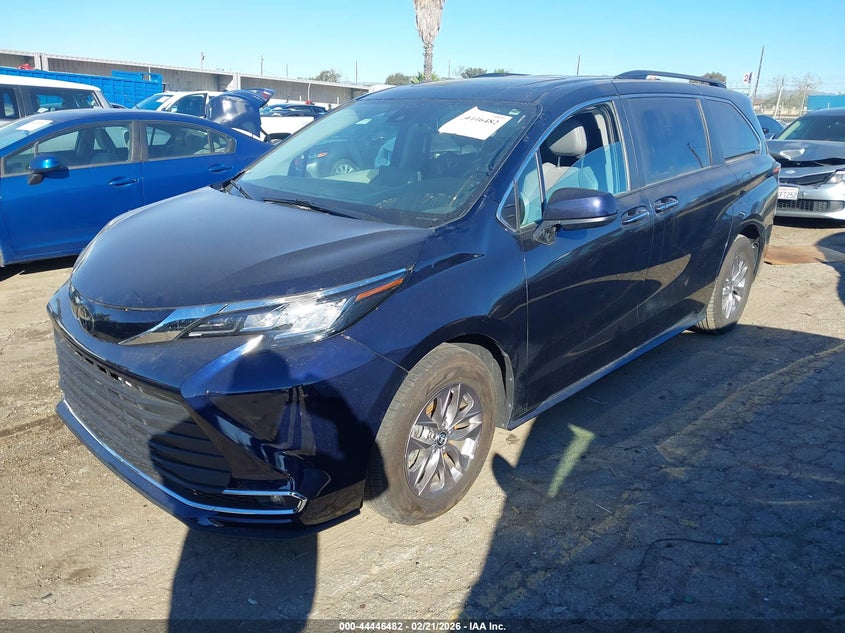 2023 Toyota Sienna Xle
