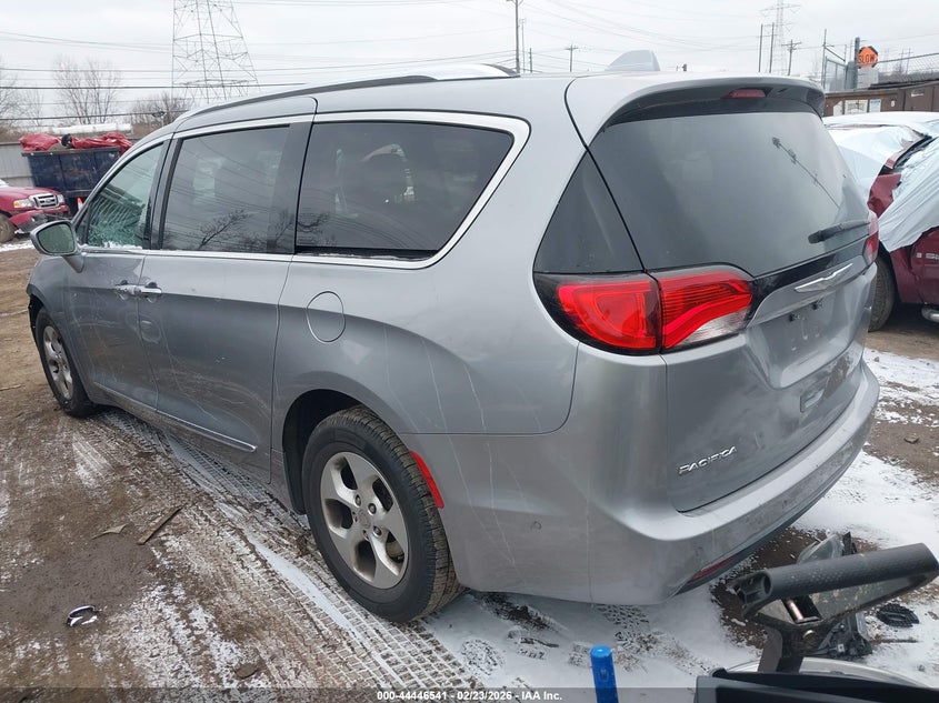 2017 Chrysler Pacifica Touring-L Plus