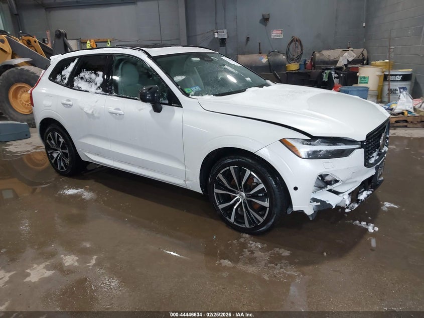 2024 Volvo Xc60 B5 Plus Dark Theme