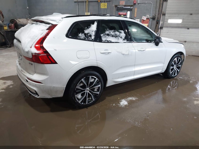 2024 Volvo Xc60 B5 Plus Dark Theme