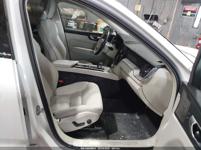 2024 Volvo Xc60 B5 Plus Dark Theme