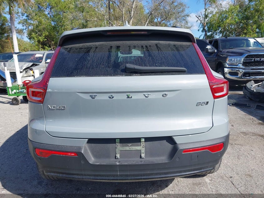 Volvo XC40 B5 PLUS DARK THEME 2024 YV4L12UL2R2234830