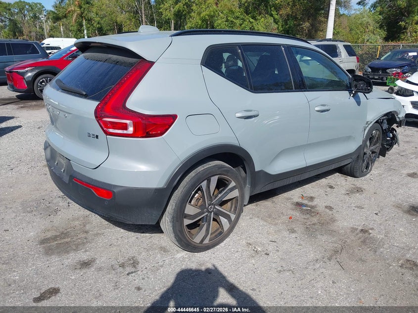 2024 Volvo Xc40 B5 Plus Dark Theme