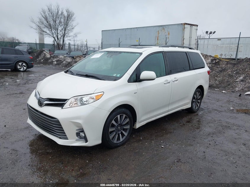 2020 Toyota Sienna Xle