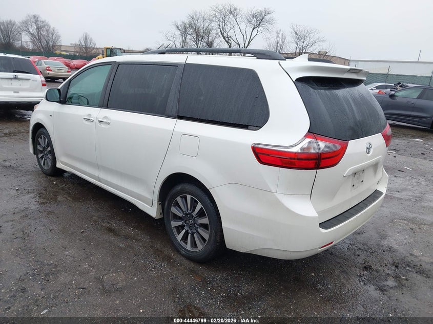 2020 Toyota Sienna Xle