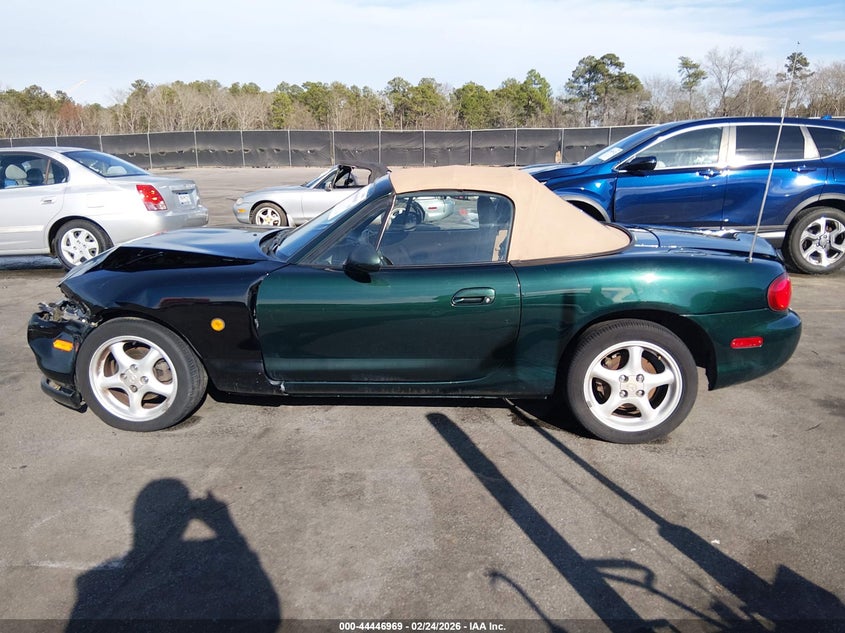 1999 Mazda Mx-5 Miata Leather Pkg/Popular Equipment Pkg/Sports Pkg/Touring Pkg VIN: JM1NB3536X0123588 Lot: 44446969