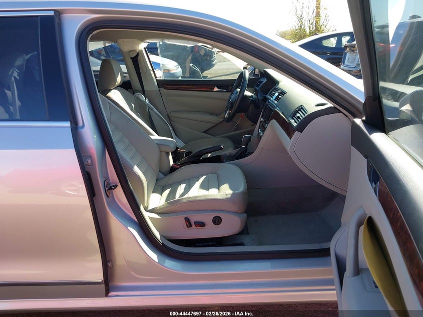 2012 Volkswagen Passat 2.5L Sel Premium