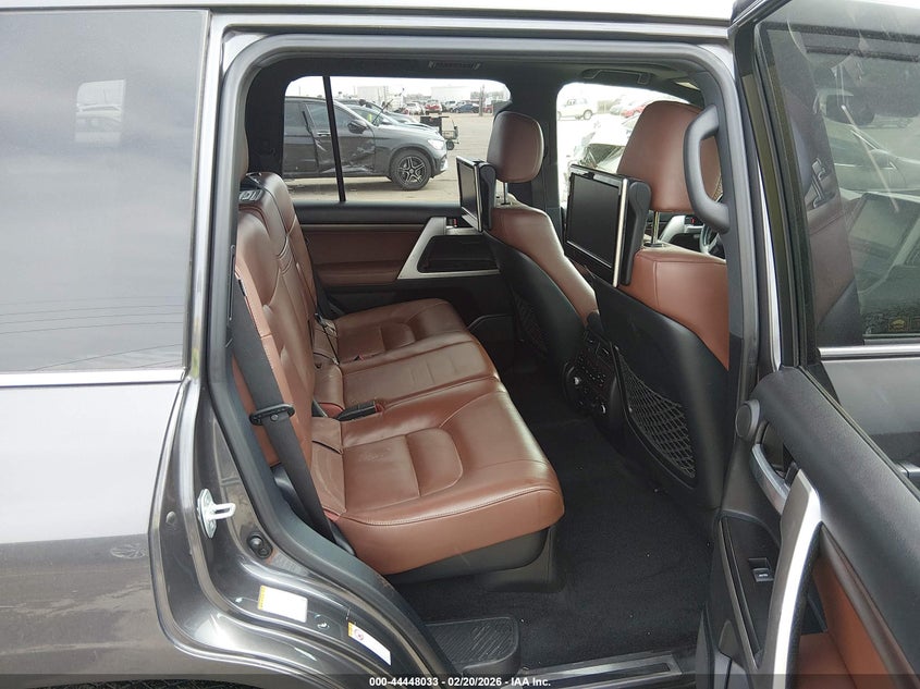2017 Toyota Land Cruiser V8 VIN: JTMCY7AJ9H4058957 Lot: 44448033
