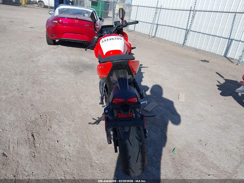 2026 Suzuki Gsx800 F VIN: JS1EM13B3T7100256 Lot: 44448289